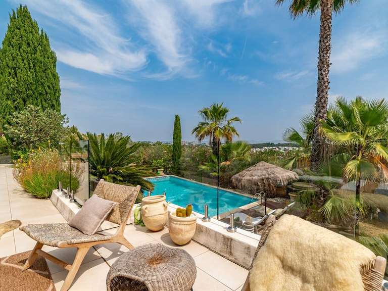 House Juvignac - 3 bedrooms - 210m²