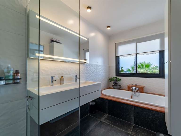 Maison Juvignac - 3 chambres - 210m²