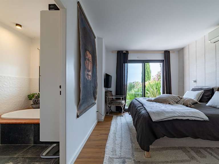 Maison Juvignac - 3 chambres - 210m²