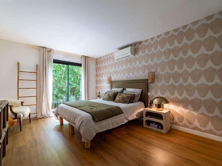 Maison Juvignac - 3 chambres - 210m²
