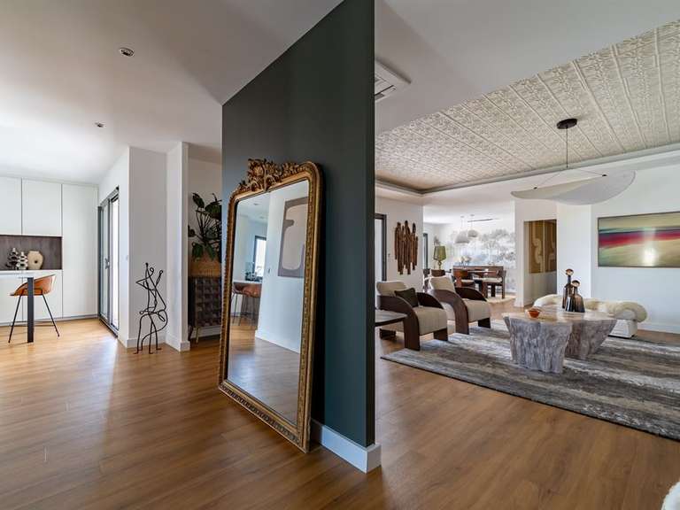 Maison Juvignac - 3 chambres - 210m²