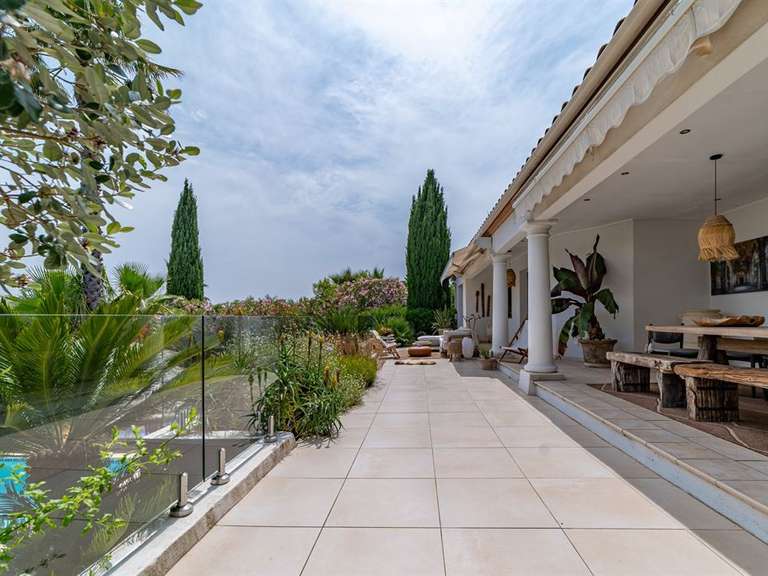 Maison Juvignac - 3 chambres - 210m²
