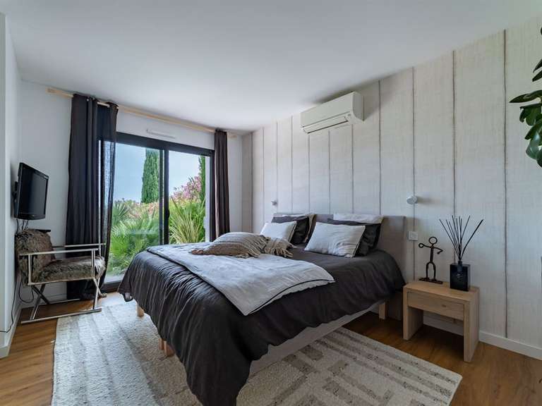 Maison Juvignac - 3 chambres - 210m²