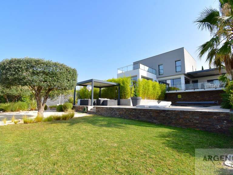 Maison Juvignac - 4 chambres - 230m²