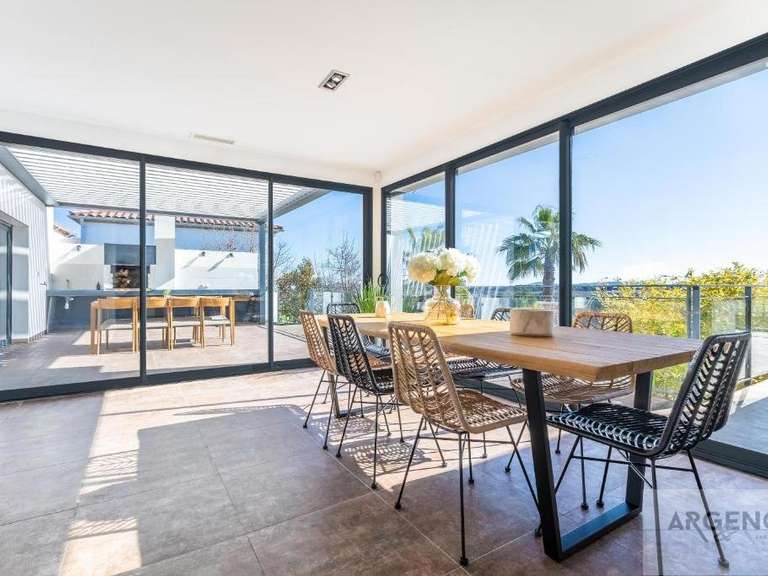 Maison Juvignac - 4 chambres - 230m²