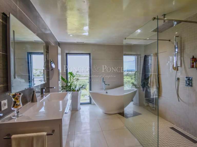 Maison Juvignac - 4 chambres - 230m²