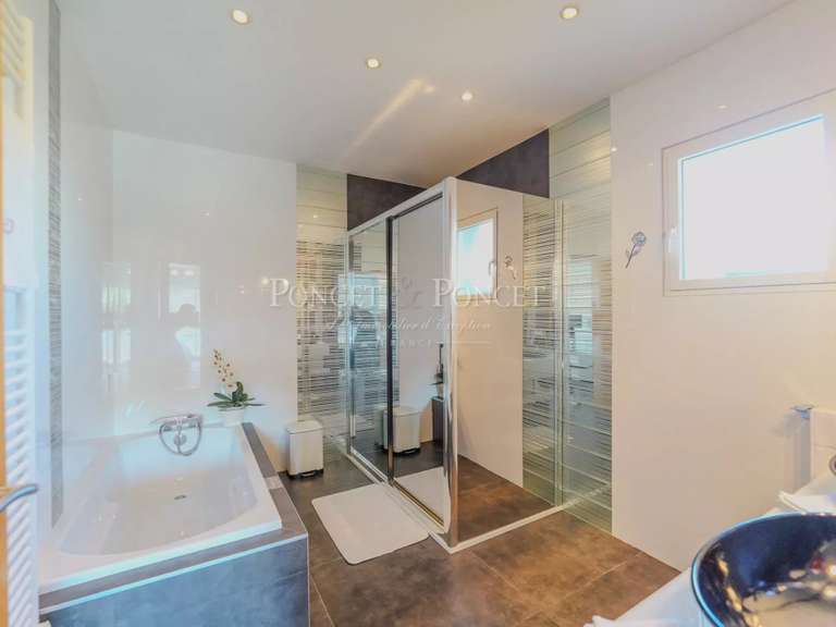 Maison Juvignac - 4 chambres - 225m²