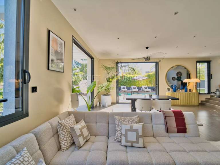 House Juvignac - 4 bedrooms - 246m²