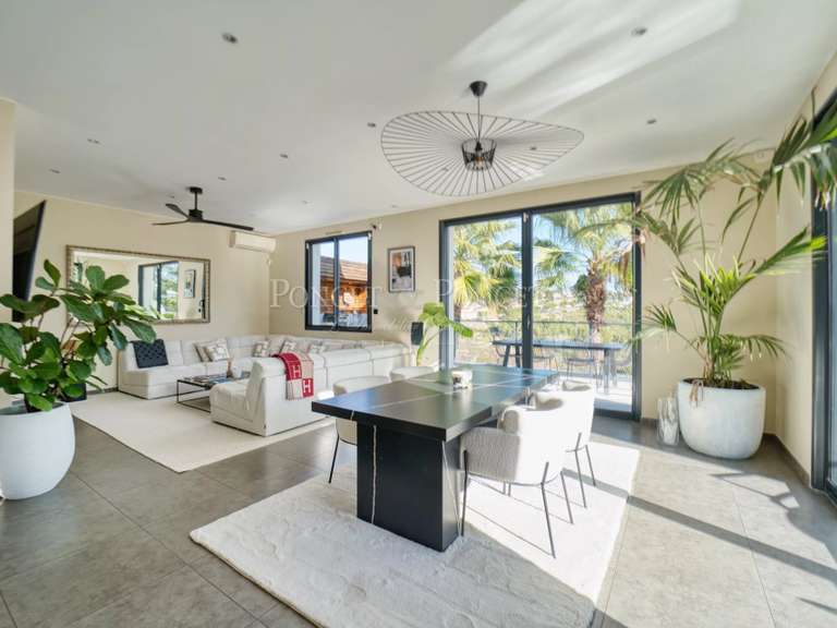 House Juvignac - 4 bedrooms - 246m²