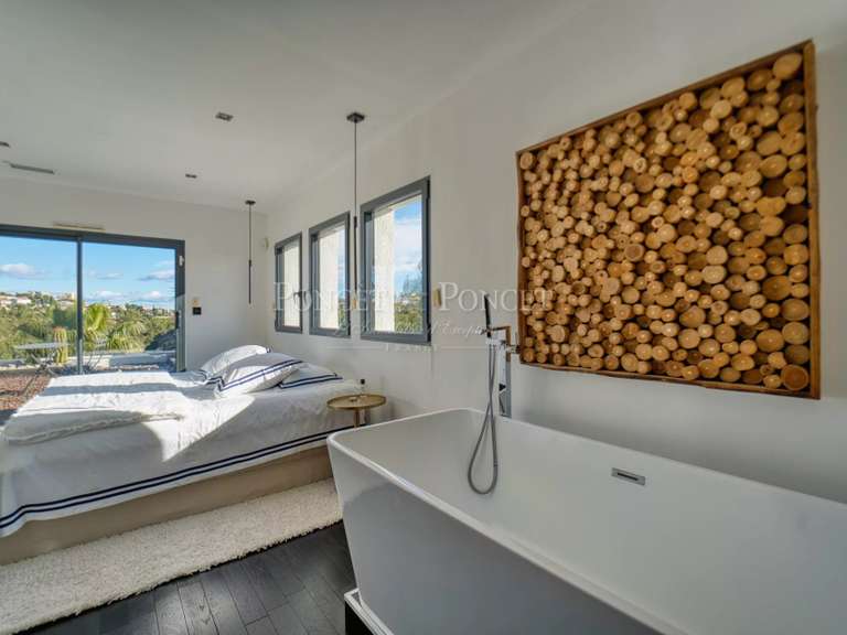 House Juvignac - 4 bedrooms - 246m²