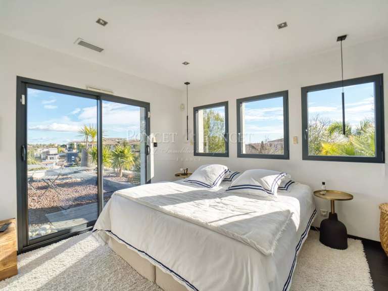 House Juvignac - 4 bedrooms - 246m²