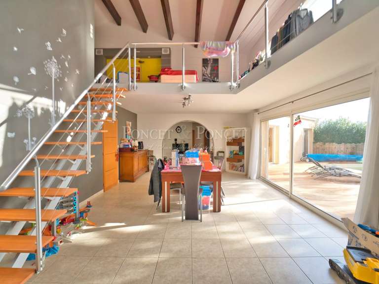 Maison Juvignac - 4 chambres - 230m²