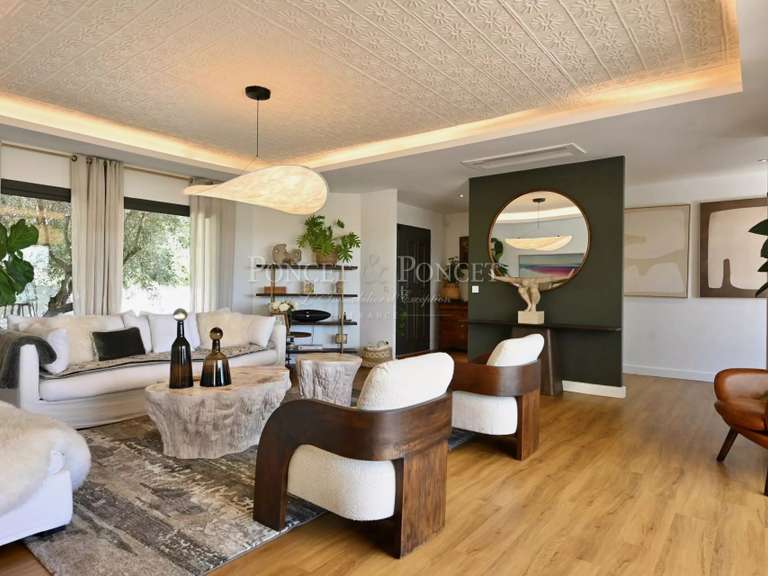 Maison Juvignac - 4 chambres - 210m²