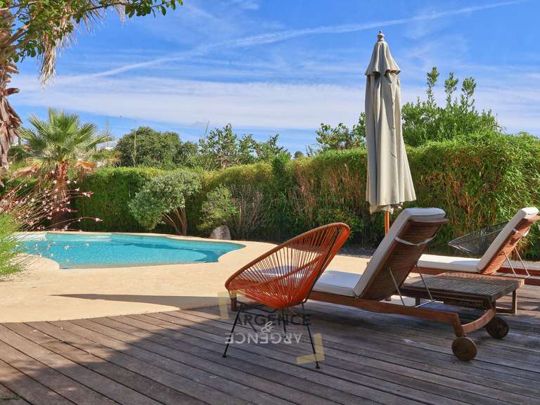 Maison Juvignac - 4 chambres - 200m²