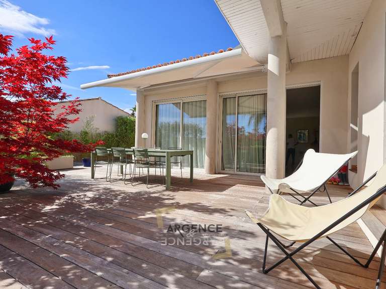Maison Juvignac - 4 chambres - 200m²