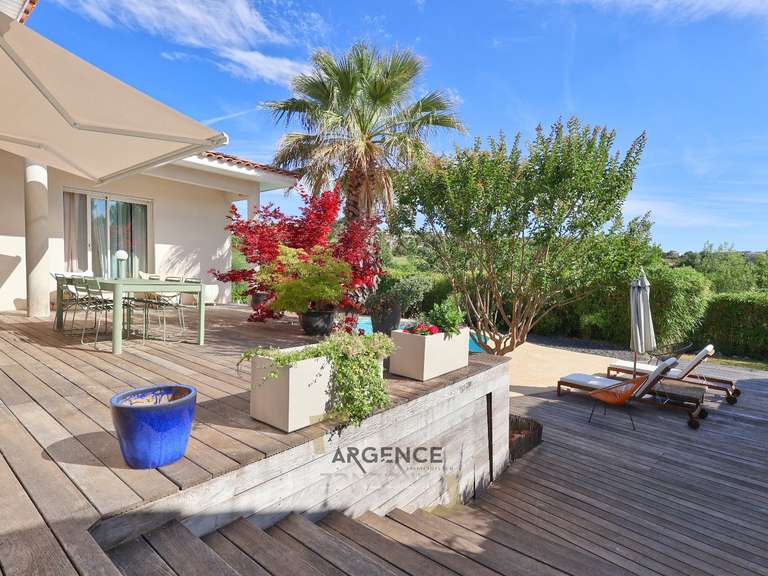 Maison Juvignac - 4 chambres - 200m²