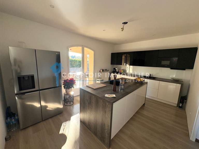 House Juvignac - 4 bedrooms - 164m²