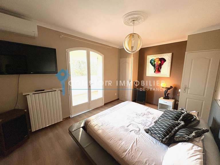 House Juvignac - 4 bedrooms - 164m²