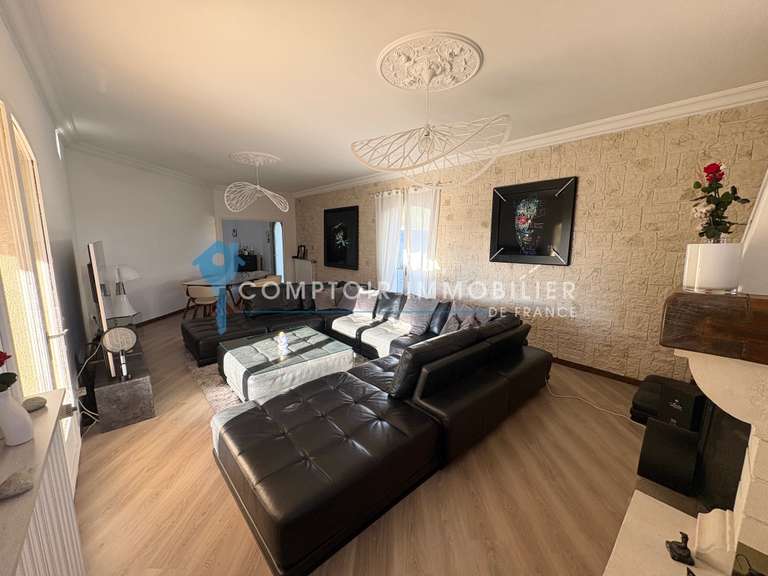 House Juvignac - 4 bedrooms - 164m²