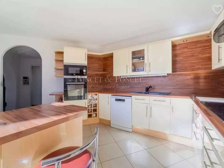 House Juvignac - 4 bedrooms - 230m²