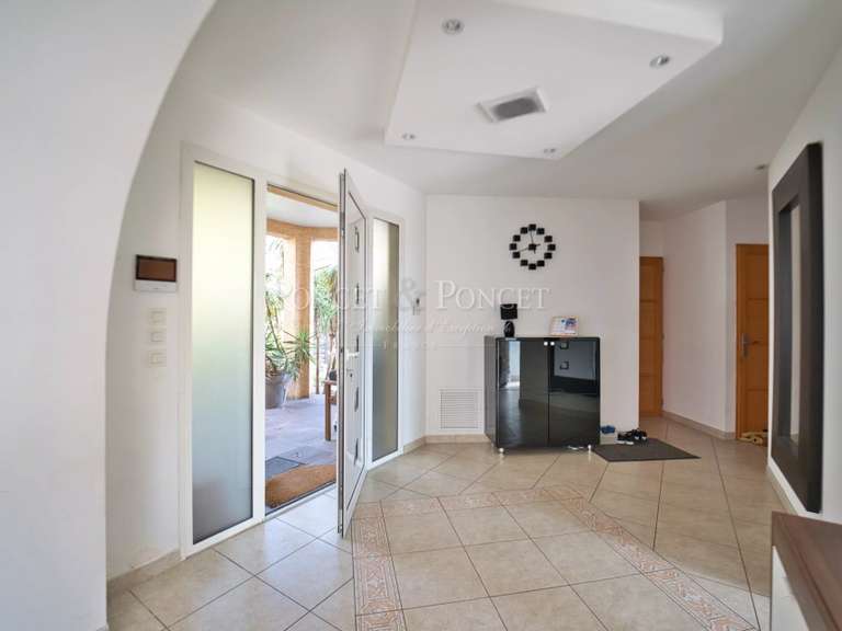 House Juvignac - 4 bedrooms - 230m²
