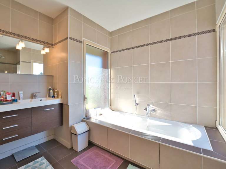 House Juvignac - 5 bedrooms - 185m²