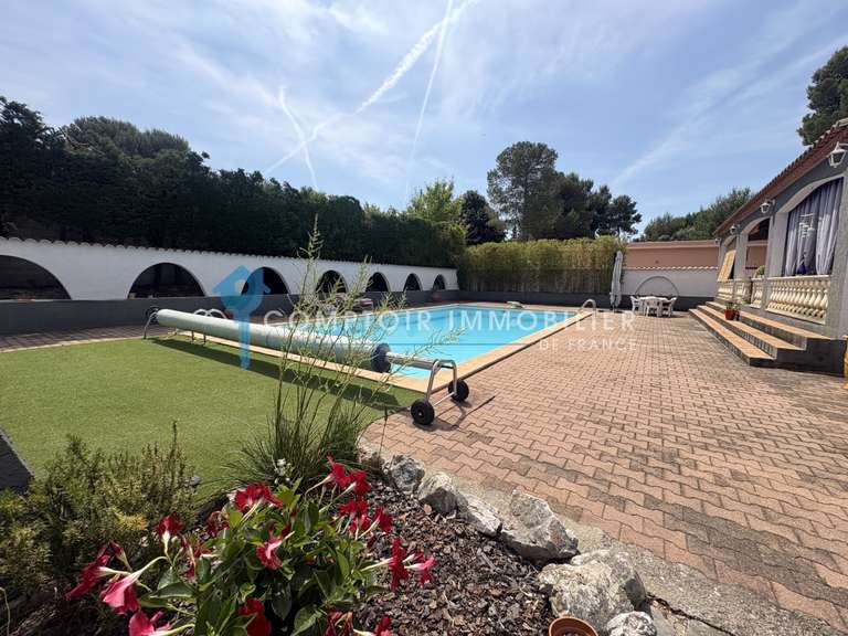 Maison Juvignac - 3 chambres - 147m²