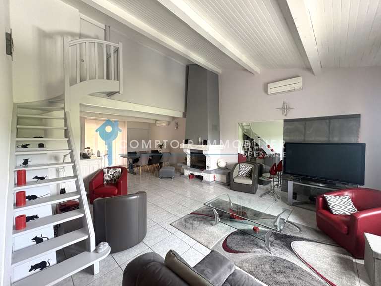 Maison Juvignac - 3 chambres - 147m²