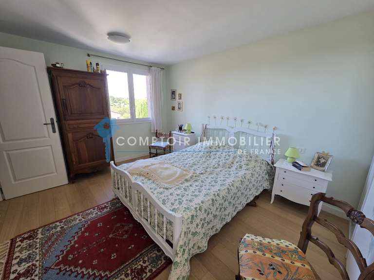 House Juvignac - 4 bedrooms - 147m²