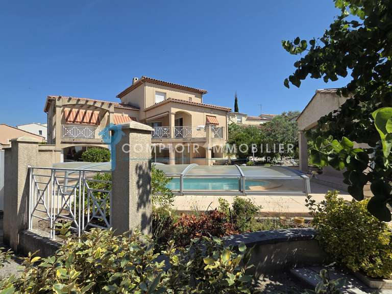 House Juvignac - 4 bedrooms - 147m²