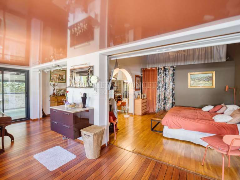 Maison Juvignac - 4 chambres - 318m²