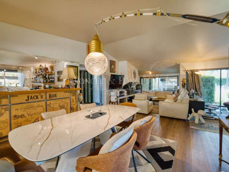 Maison Juvignac - 4 chambres - 318m²
