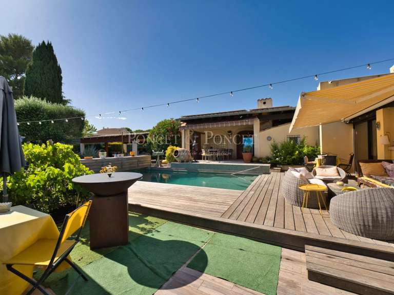 Maison Juvignac - 4 chambres - 318m²