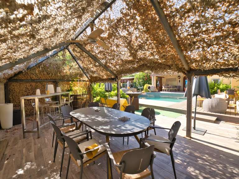 Maison Juvignac - 4 chambres - 318m²