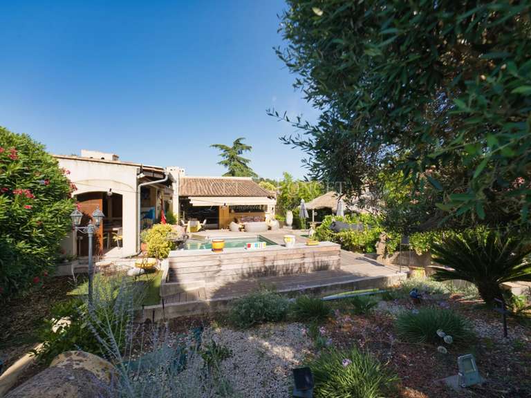Maison Juvignac - 4 chambres - 318m²