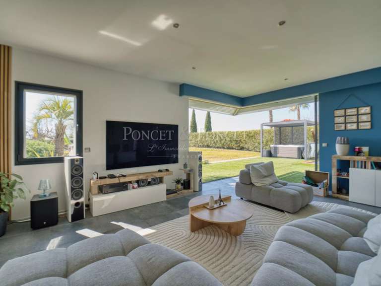 House Juvignac - 4 bedrooms - 180m²