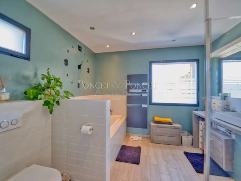 House Juvignac - 4 bedrooms - 180m²