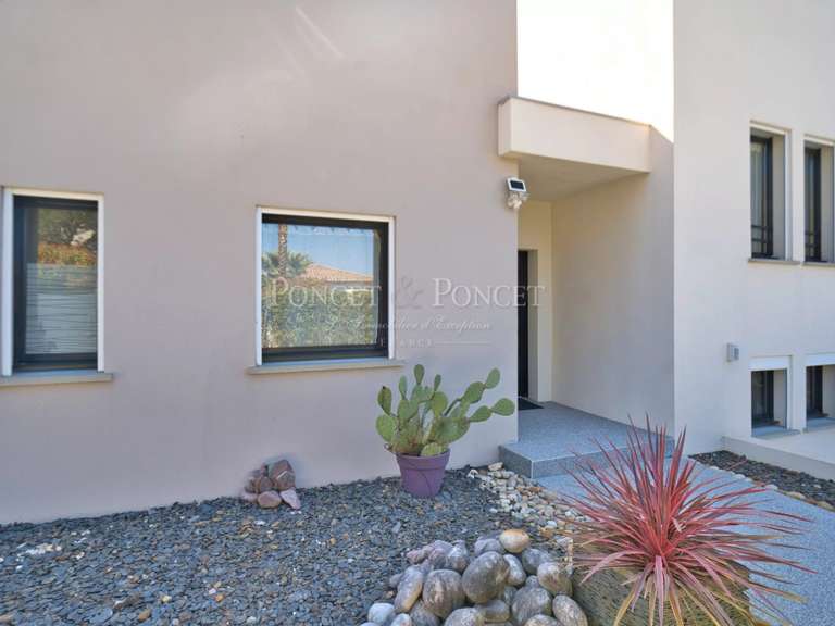 House Juvignac - 4 bedrooms - 180m²