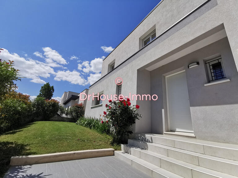 Villa Juvignac - 4 bedrooms - 145m²