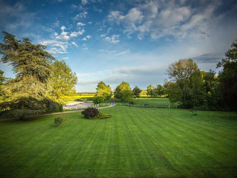 Château L'Aigle - 16 chambres - 650m²