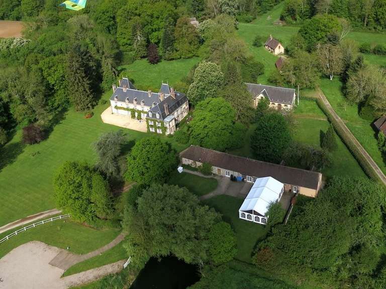 Château L'Aigle - 16 chambres - 650m²