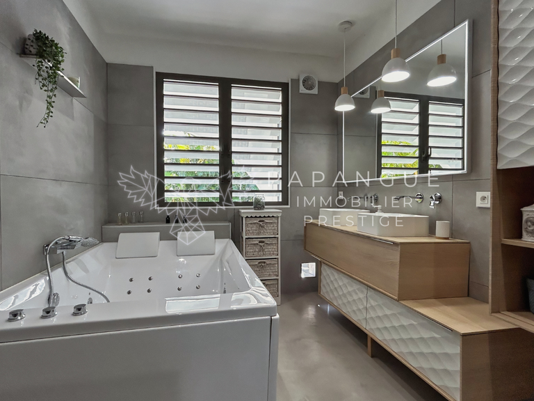 Villa L'etang-sale-les-bains - 3 chambres - 250m²