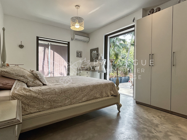 Villa L'etang-sale-les-bains - 3 chambres - 250m²