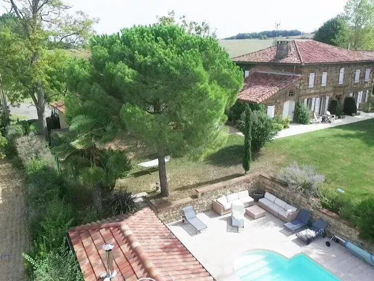 Maison L'Isle-Jourdain - 4 chambres - 260m²