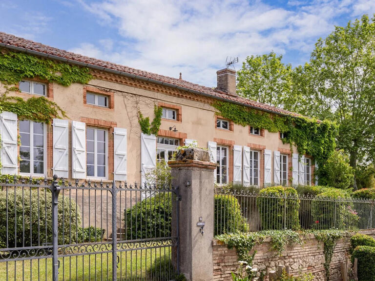 Maison L'Isle-Jourdain - 4 chambres - 241m²
