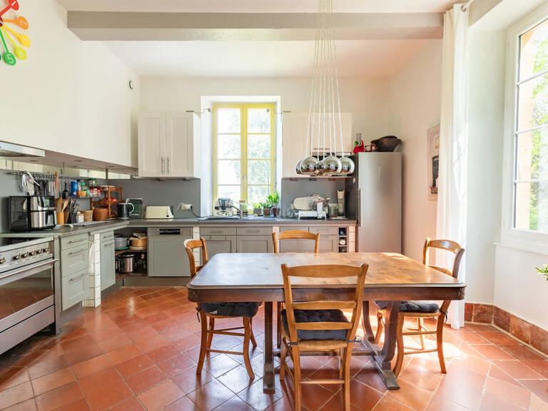Maison L'Isle-Jourdain - 4 chambres - 241m²