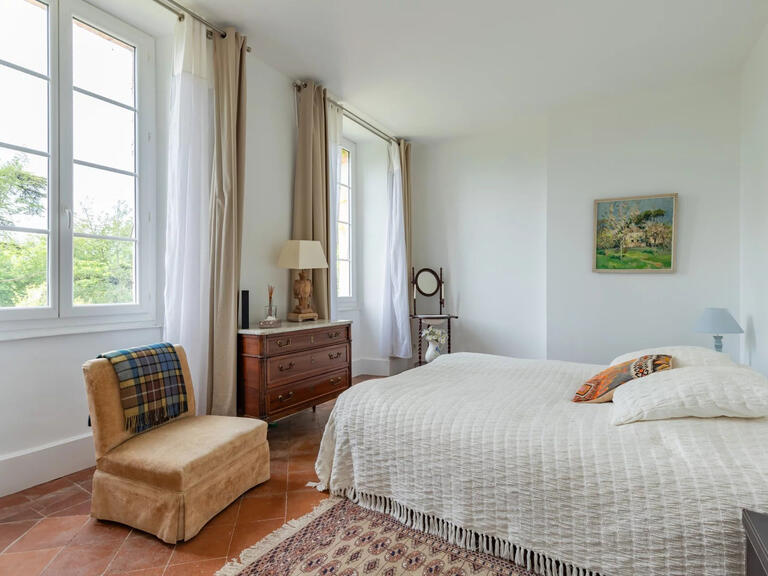 Maison L'Isle-Jourdain - 4 chambres - 241m²