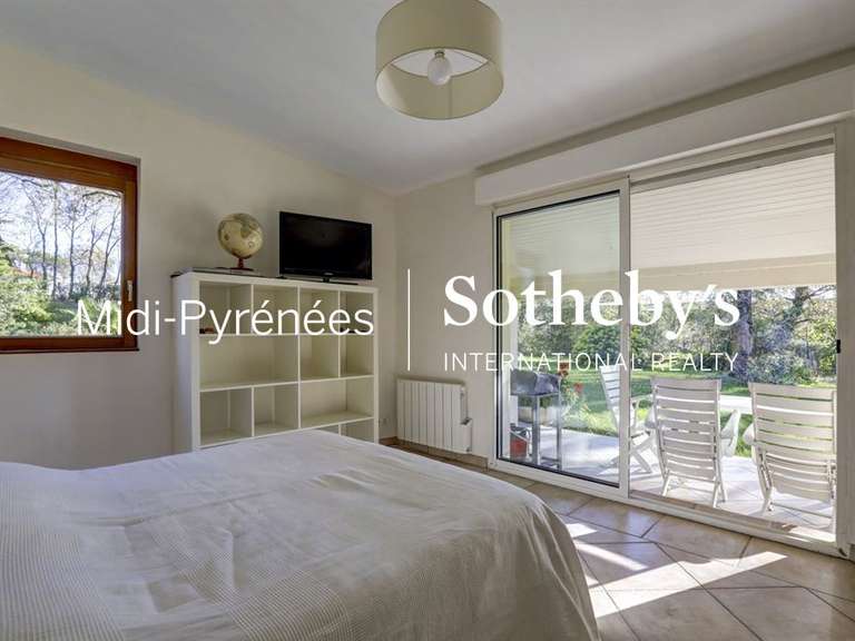 Maison L'Isle-Jourdain - 4 chambres - 296m²