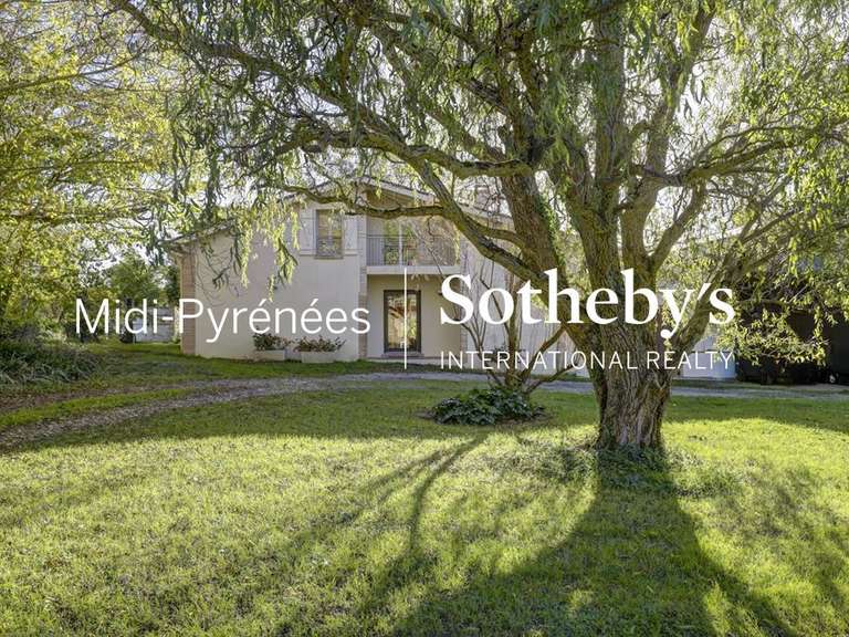 Maison L'Isle-Jourdain - 4 chambres - 296m²