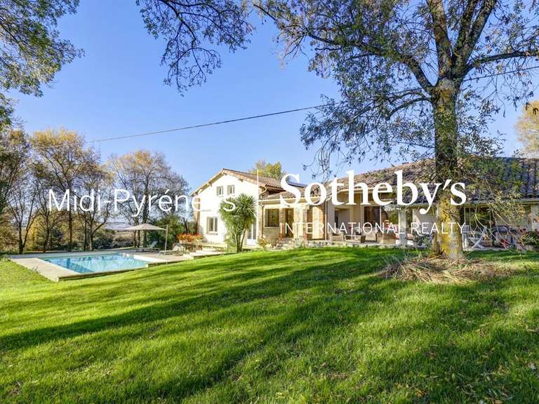 Maison L'Isle-Jourdain - 4 chambres - 296m²